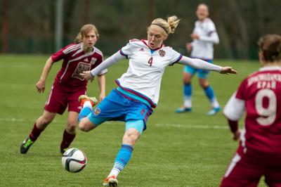 С мячом Анна Беломытцева